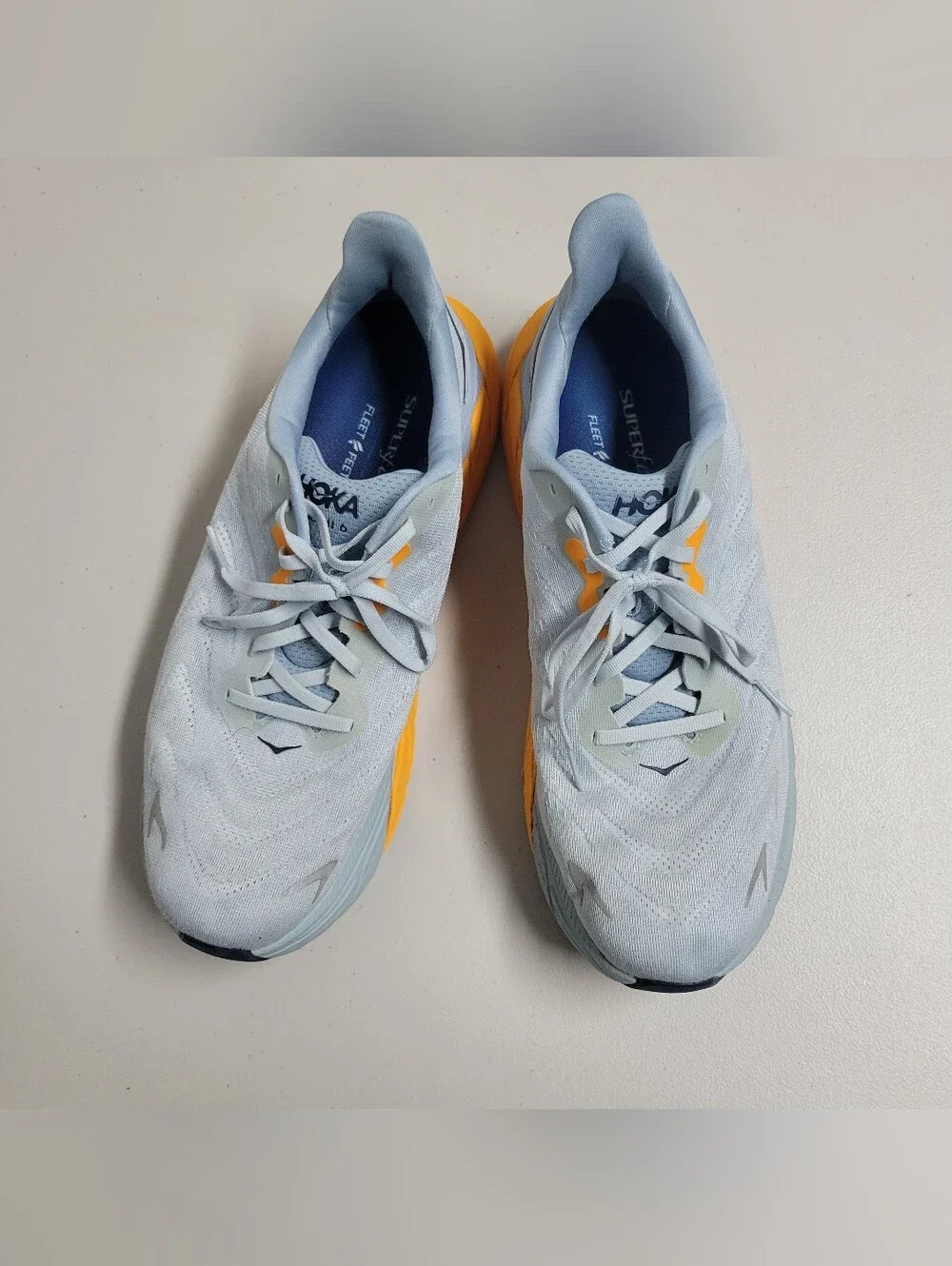 HOKA One One Arahi Men's Men's Light Blue & Orange Running Shoes Size 12D.